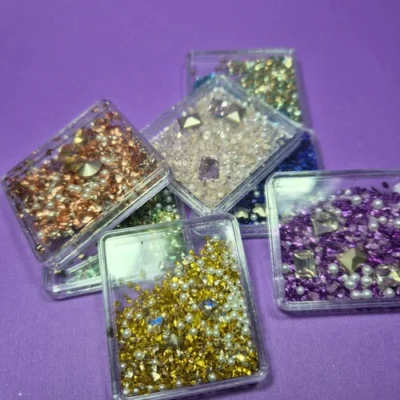 DECO PIEDRAS COLORES Y STRASS VARIOS DECO PIEDRAS COLORES Y STRASS VARIOS