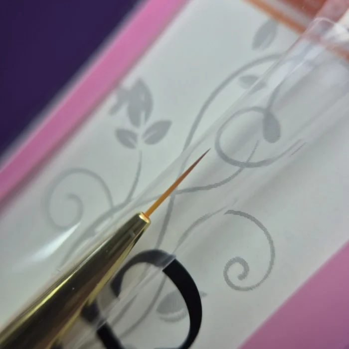 PINCEL LINER CON TAPA CHARM LIMIT