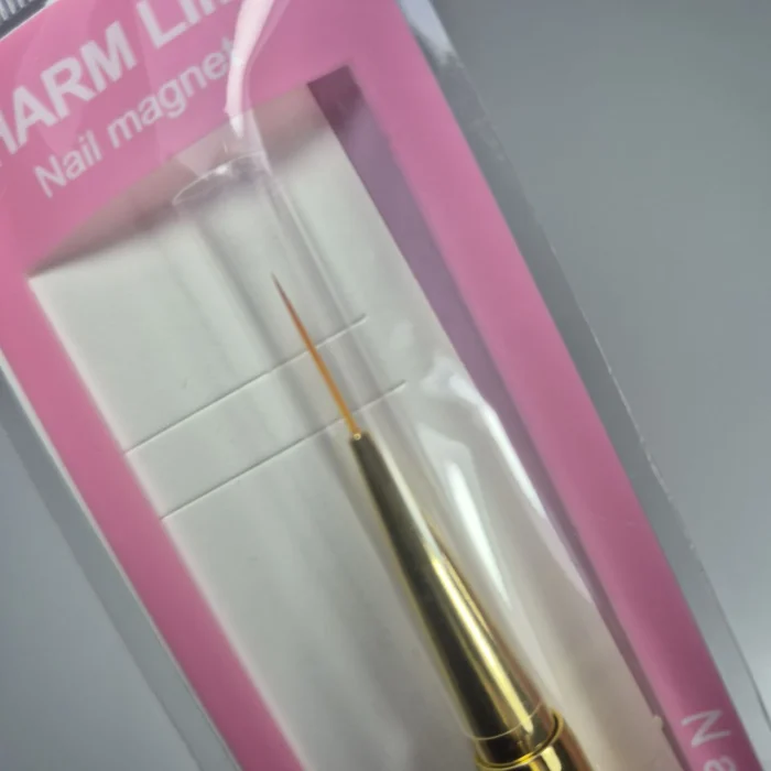 PINCEL LINER CON TAPA CHARM LIMIT