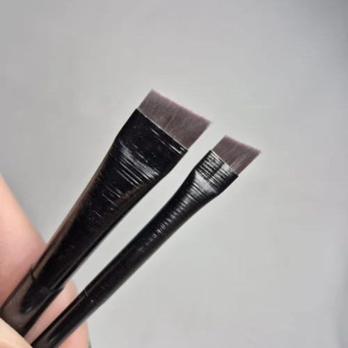 Brocha angular para cejas