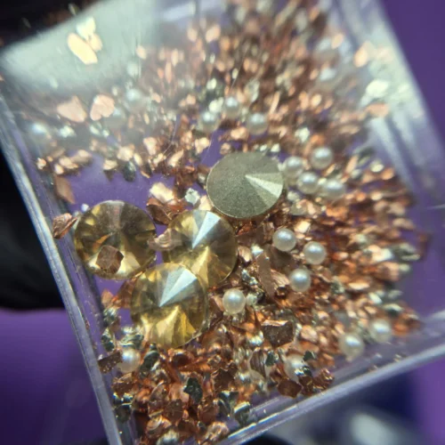 DECO PIEDRAS COLORES Y STRASS VARIOS