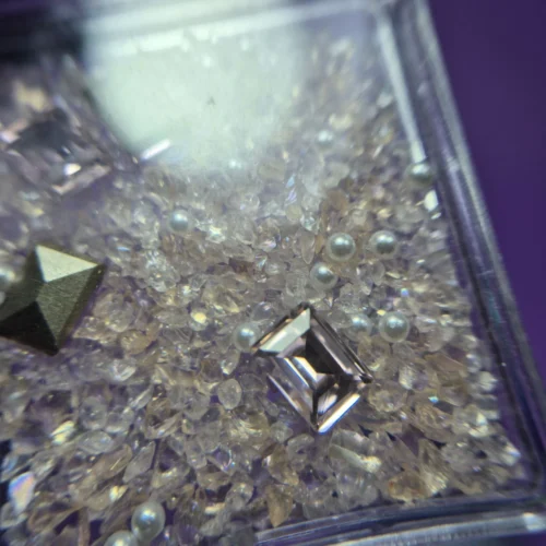 DECO PIEDRAS COLORES Y STRASS VARIOS